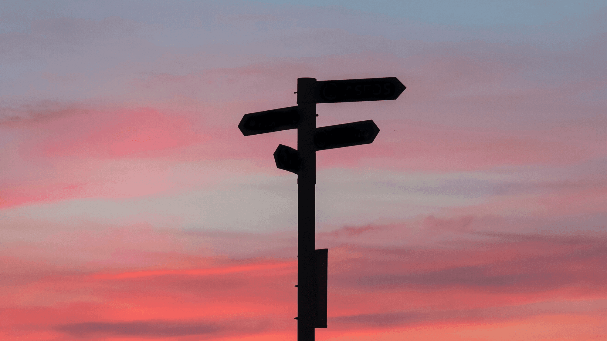 Panneau avec quatre points de direction 